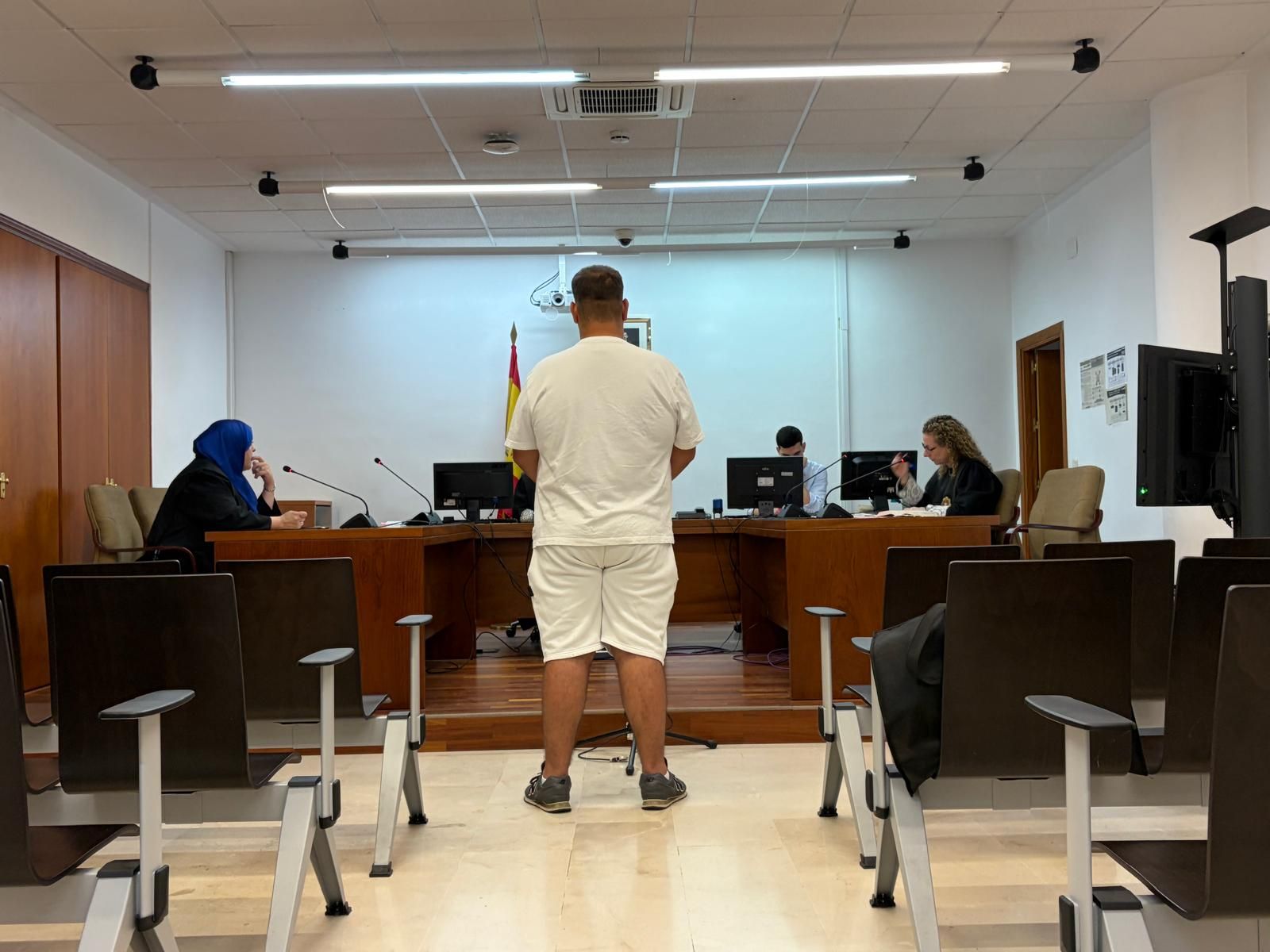 El joven acusado, durante la conformidad celebrada en el juzgado este lunes.
