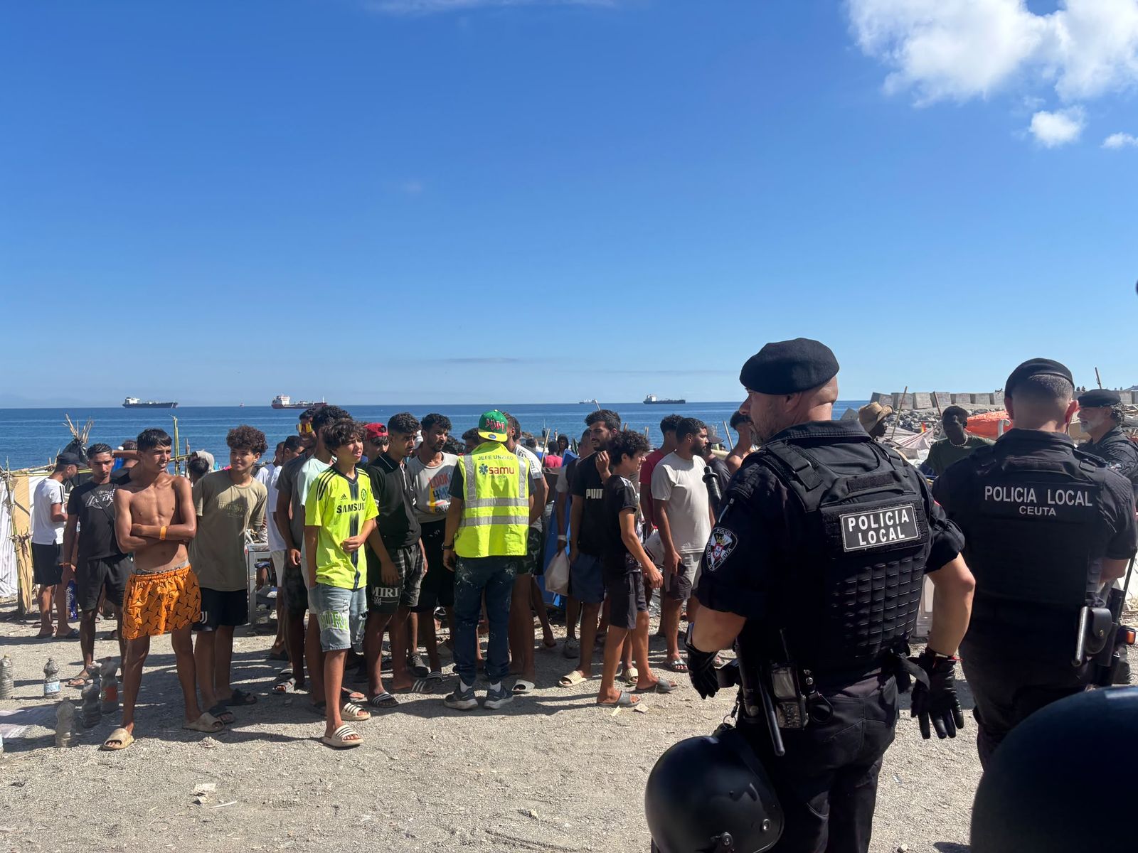 Agentes de la Policía local desplegados en el Trampolín este miércoles