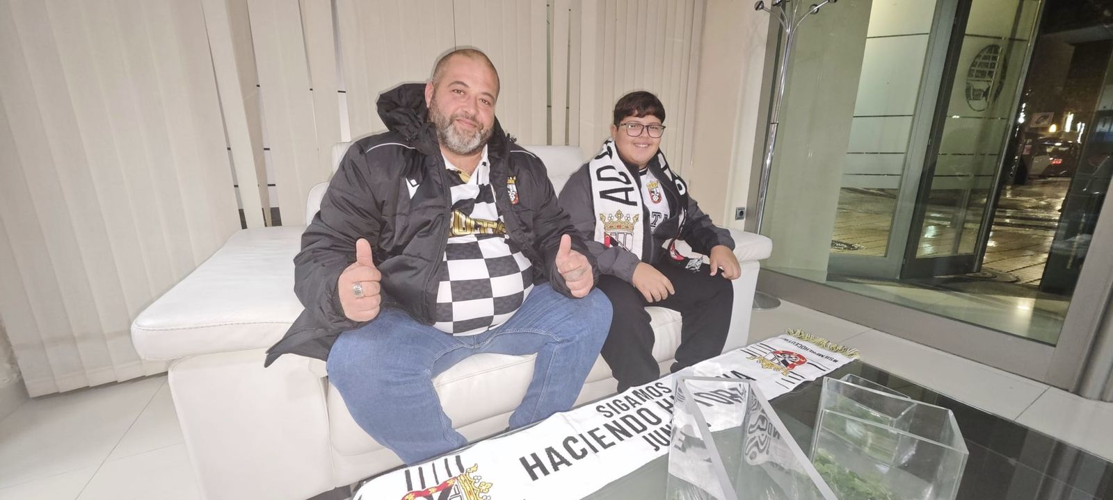 De la mano de su hijo al Murube: Yousef y Amín Ayora, una historia de fe ciega en la AD Ceuta