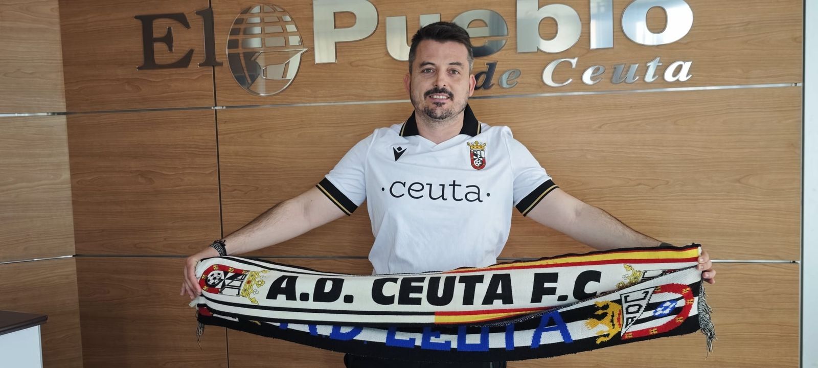 José Manuel Pacheco, de la mano de su padre en el 97 al sueño del play off en Segunda: la historia de un caballa que no deja de creer