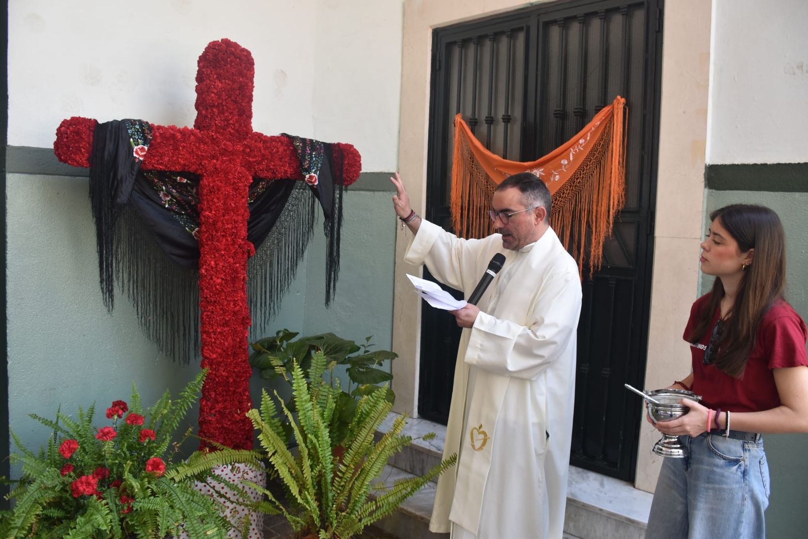 El Colegio de San Agustín disfruta de una feliz jornada solidaria con su Cruz de Mayo