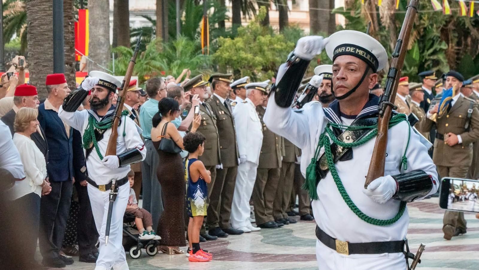 Acto militar de homenaje a la bandera celebrado en Melilla