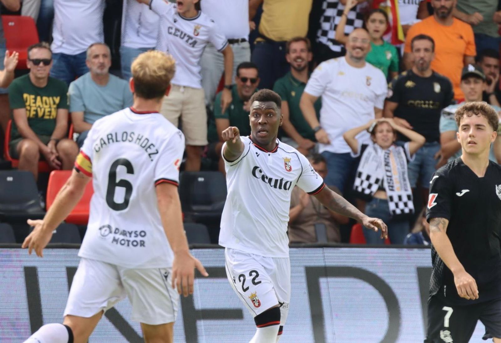 (3-1) Carlos Hernández se viste de héroe para remontar ante el Sanse