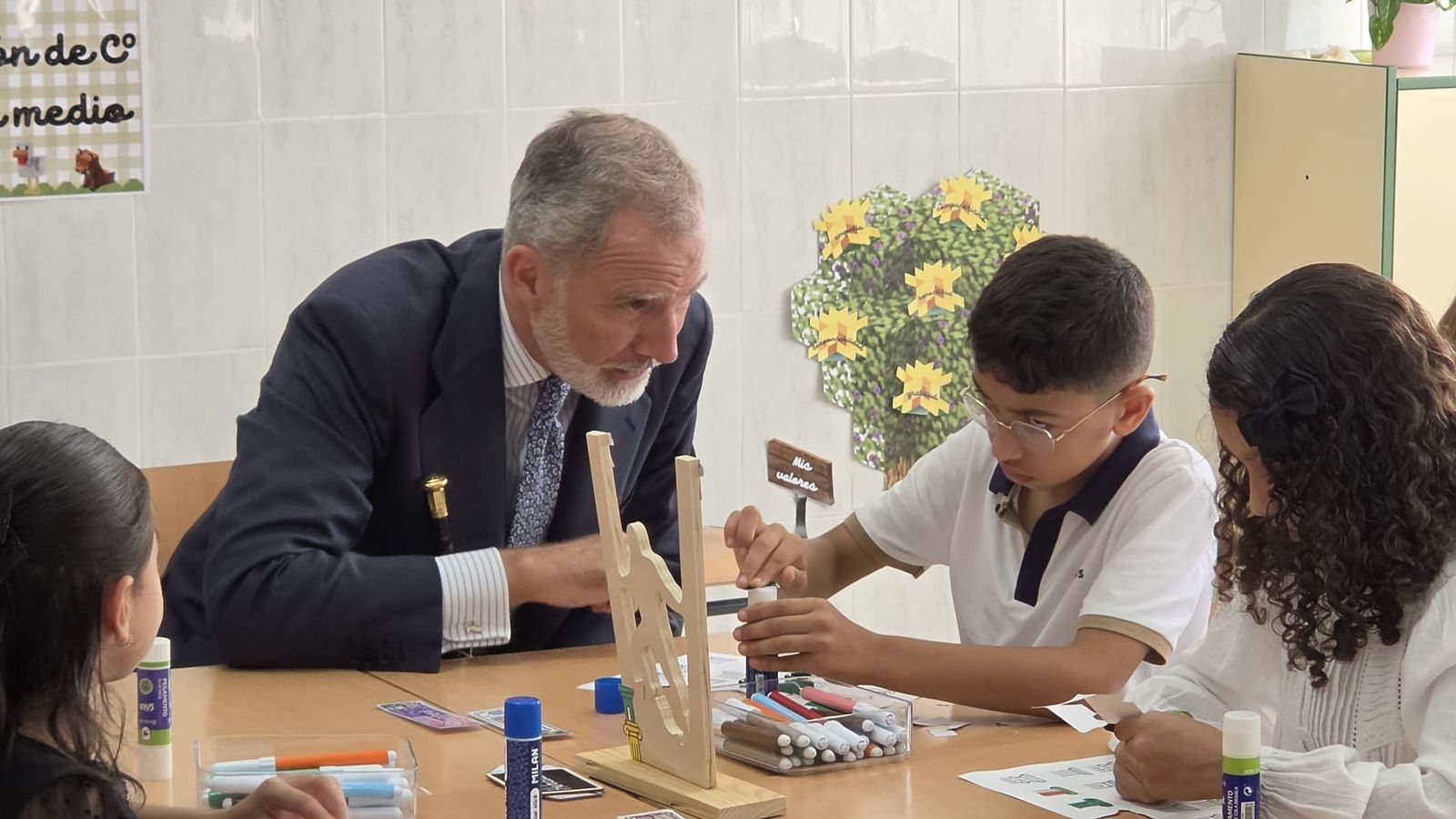 Los Reyes de España mostraron su cercanía con los vecinos de Manzanera
