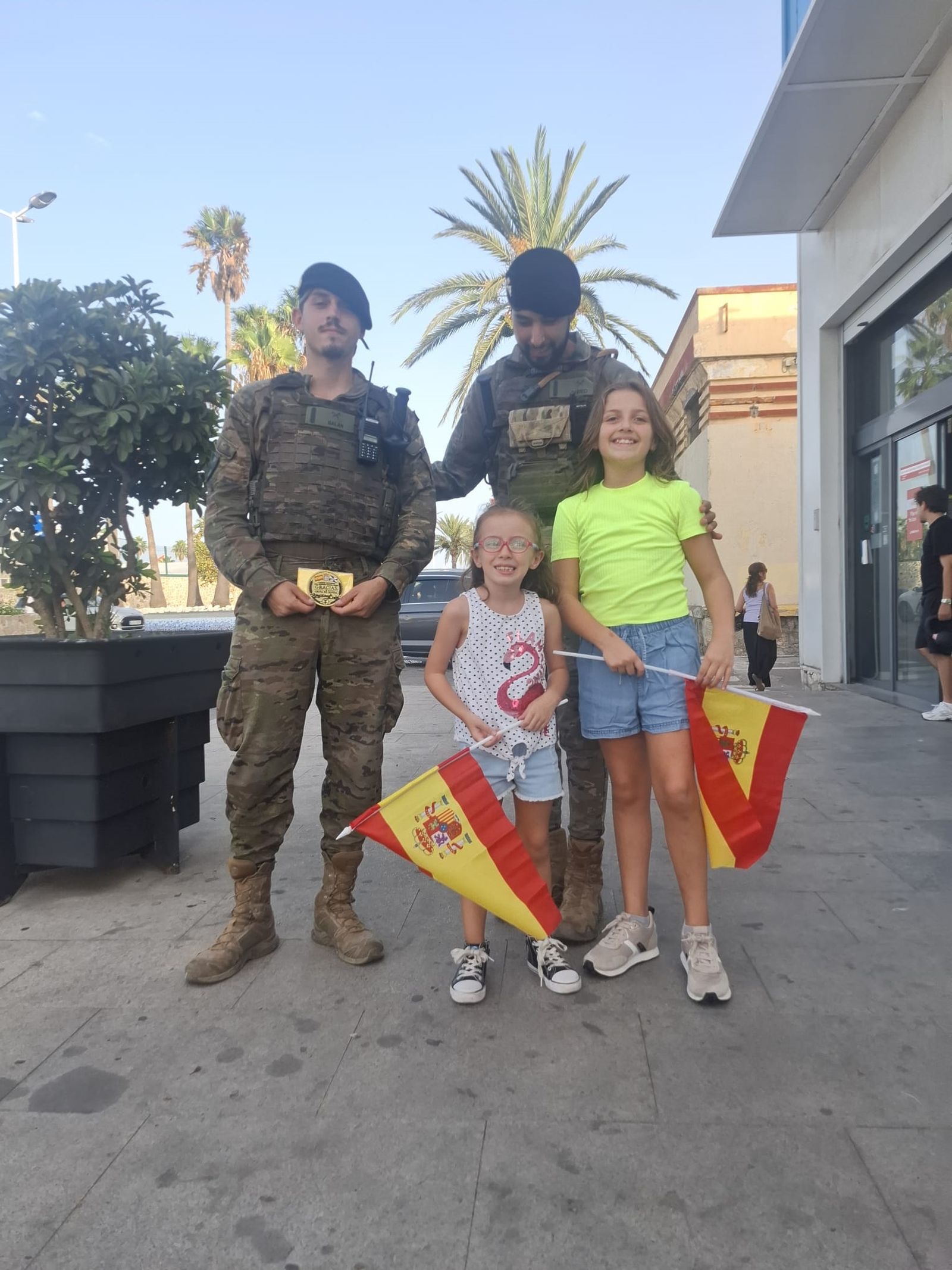Los más pequeños agradecen al Ejército su labor durante esta crsis migratoria