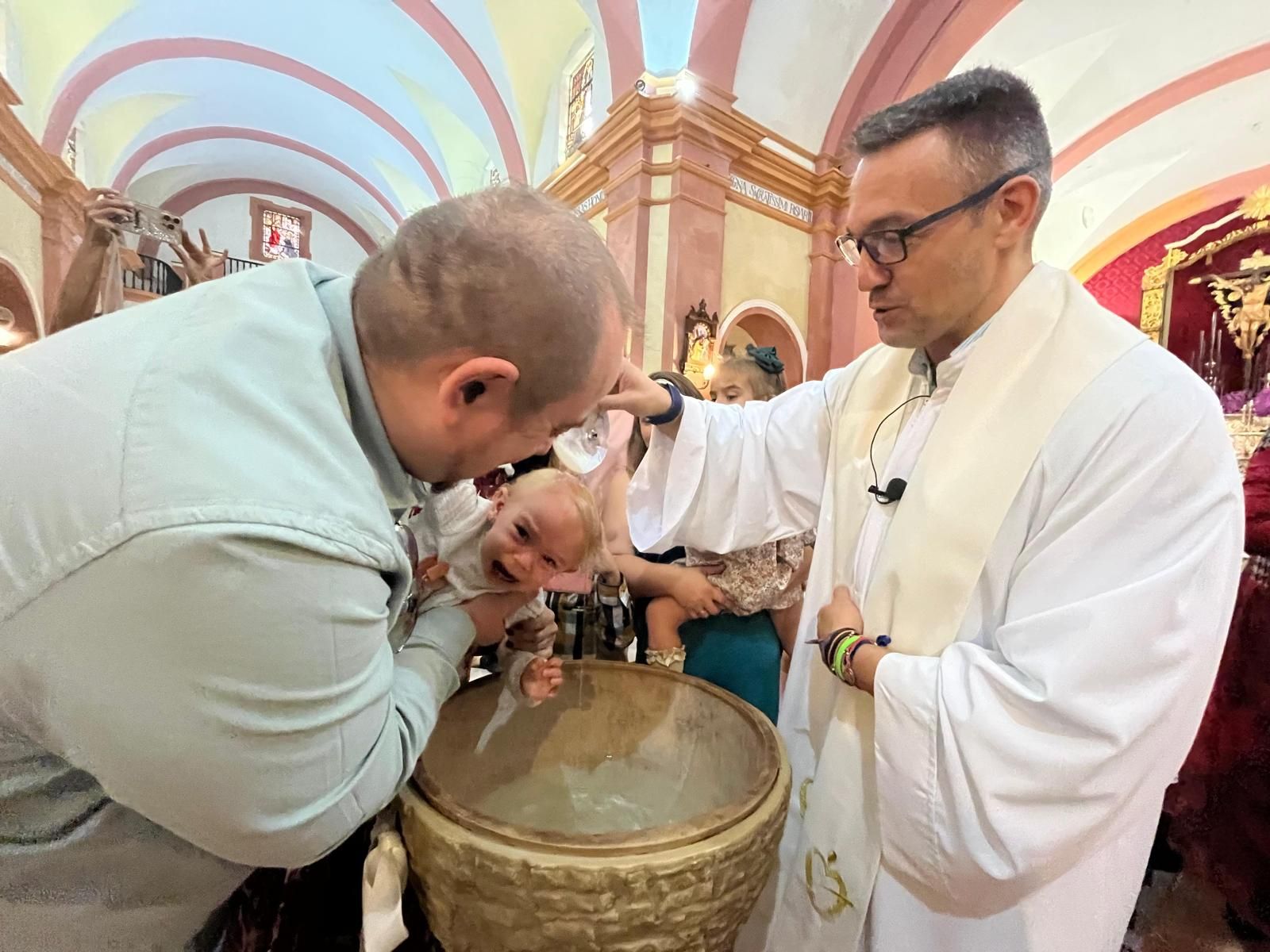 Los Remedios acoge el bautizo de Airam, Carla y Triana