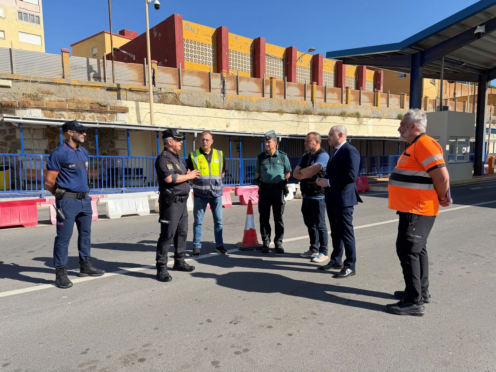 Pérez Triano visitando la frontera este viernes