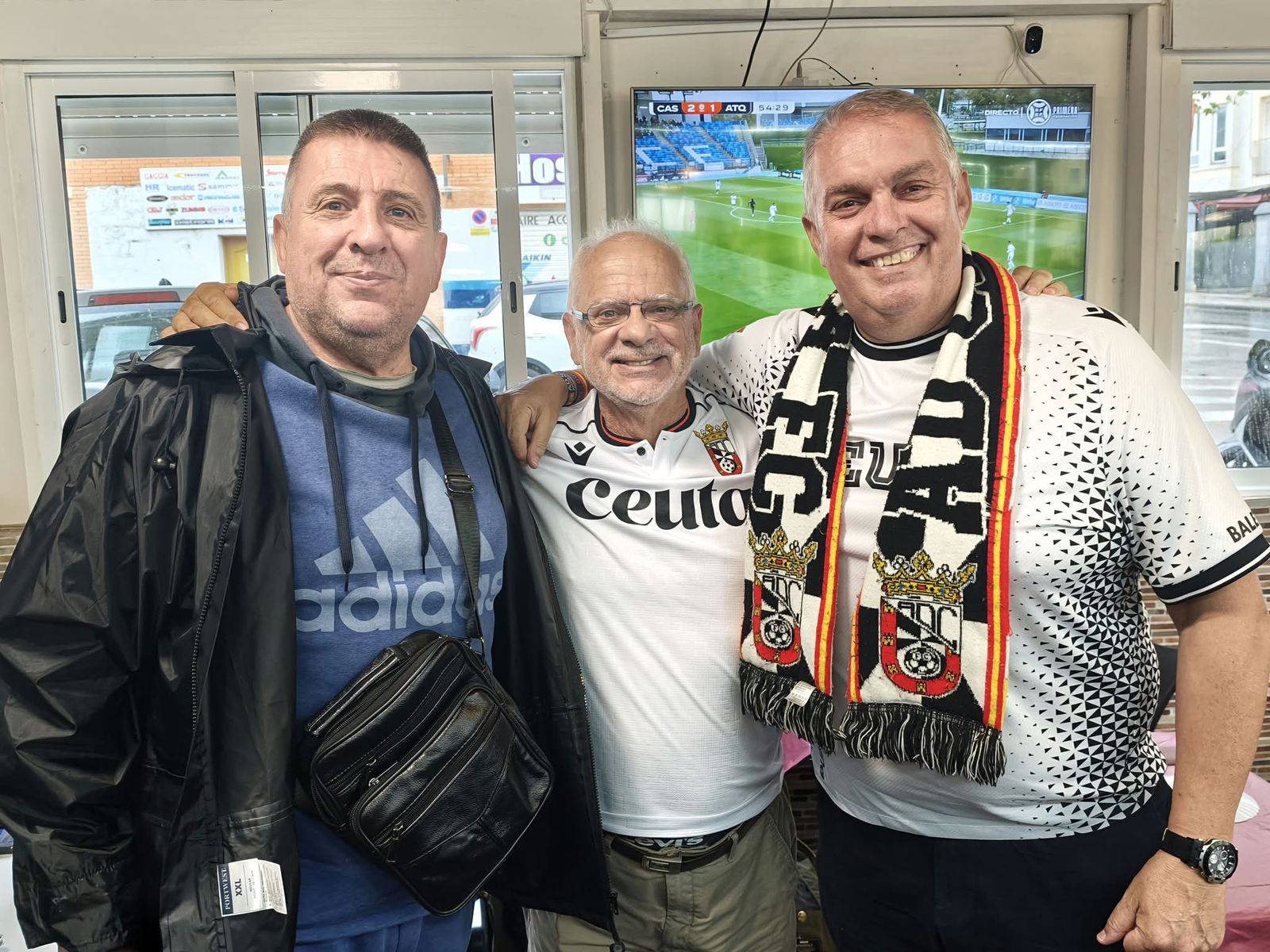 Así vivió la afición caballa la previa junto a los seguidores del Oviedo