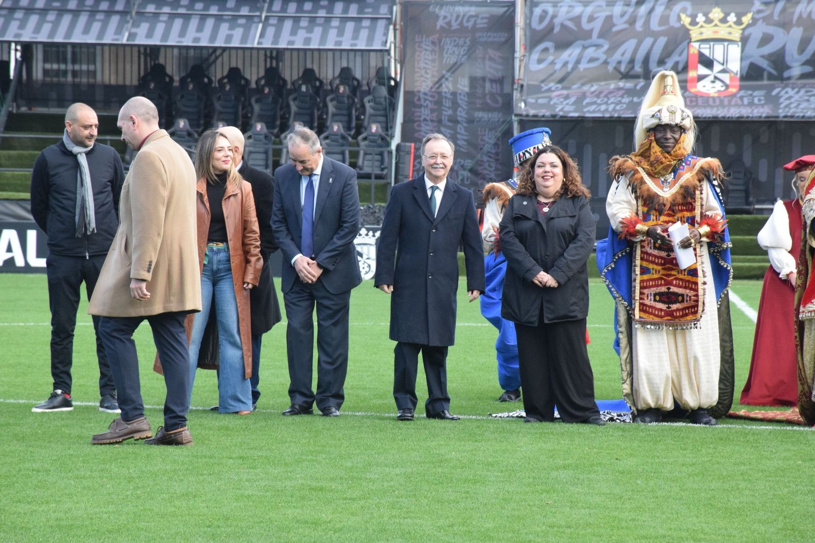 Los Reyes Magos aterrizan en el Alfonso Murube horas antes de la cabalgata