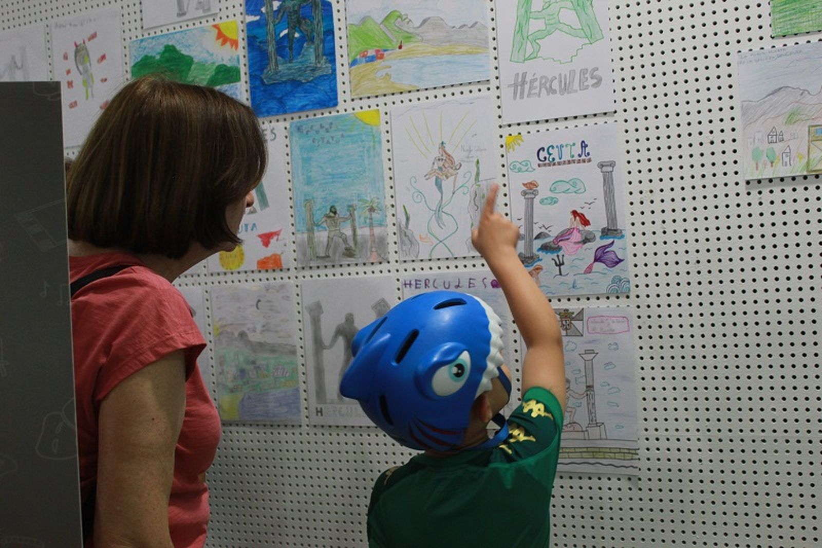 Las exposiciones de la Escuela de Arte en la ‘Adolfo Suárez’. / FOTO S.C.