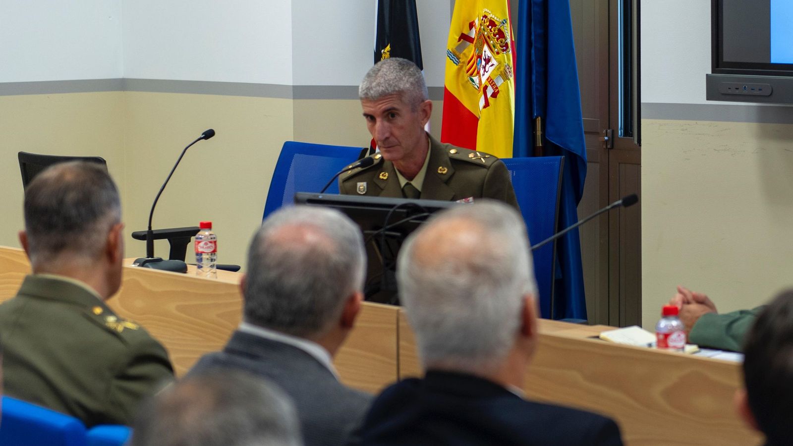 El general Santiago Fernández Ortiz-Repiso se dirige al auditorio