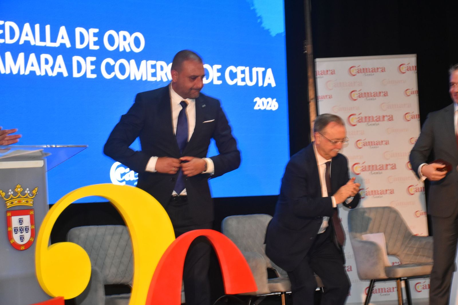 Luhay Hamido recibe la Medalla de Oro de la Cámara por su compromiso con el deporte ceutí