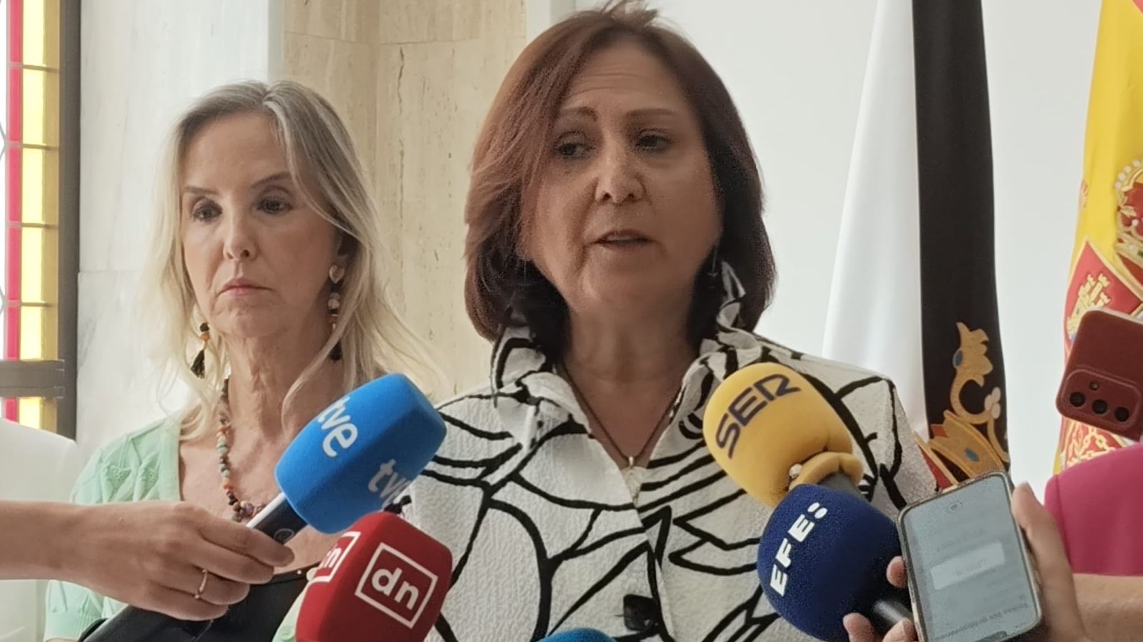 Peramato junto a Ana Tárrago, fiscal jefe de Andalucía