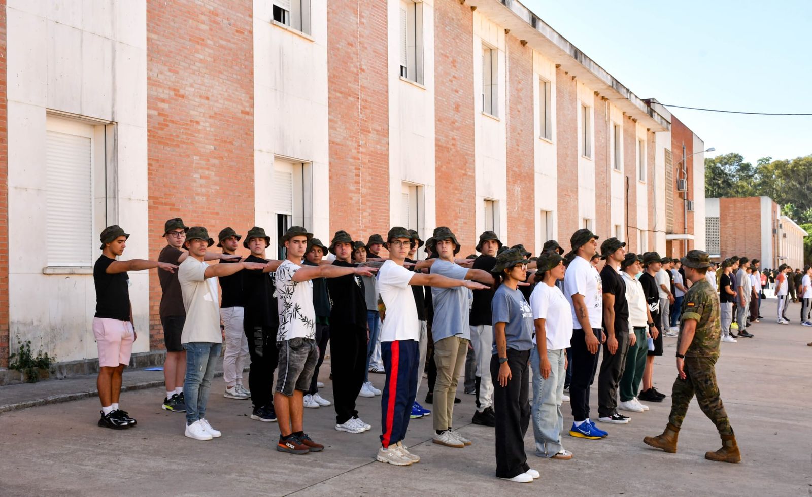 El 23 de enero está prevista la jura de bandera, acto con el que los nuevos soldados se incorporarán oficialmente a las Escalas de Tropa y Marinería del Ejército de Tierra