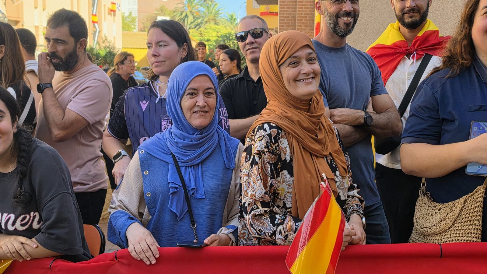 Los Reyes de España mostraron su cercanía con los vecinos de Manzanera