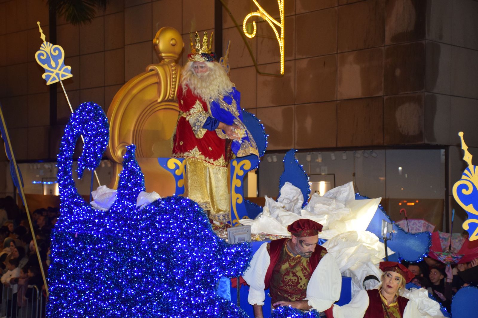 Los ceutíes se emocionan con la llegada de los Reyes Magos