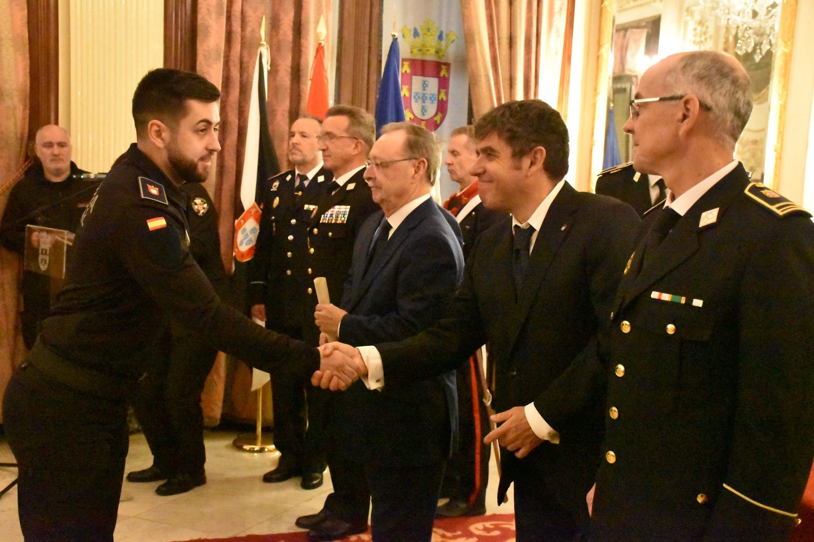 La toma de posesión de los 15 nuevos policías locales, en imágenes