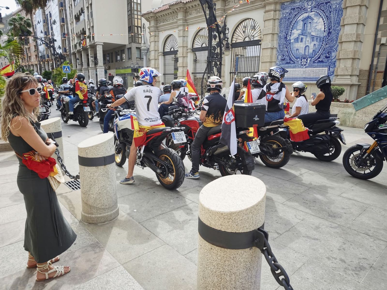 Cientos de motoristas se manifiestan por las calles de Ceuta