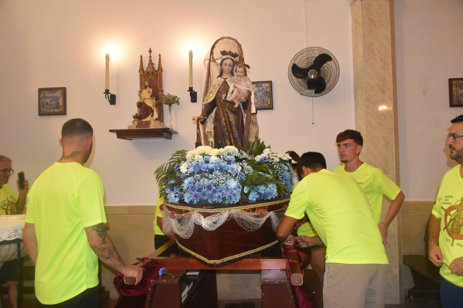 La Virgen del Carmen del Puerto encandila la barriada de Villajovita