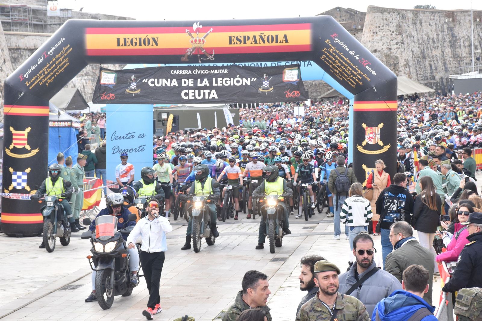 FOTOGALERÍA | Miles de corredores toman la salida en la X Cuna de la Legión: mira las imágenes
