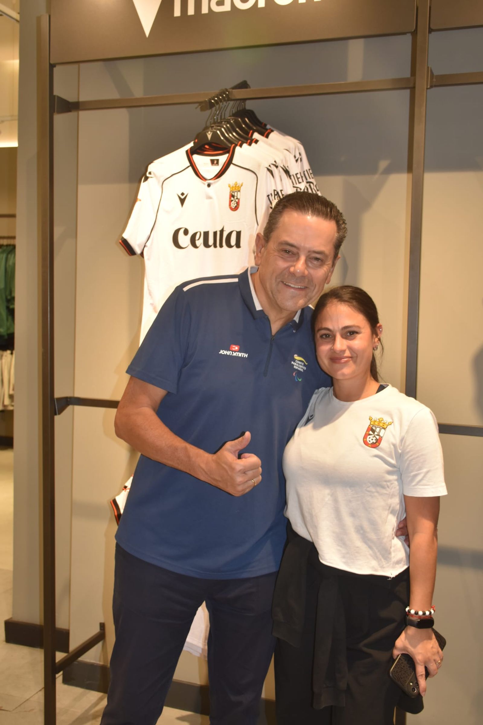Tomás Roncero visita la Peña Madridista de Ceuta