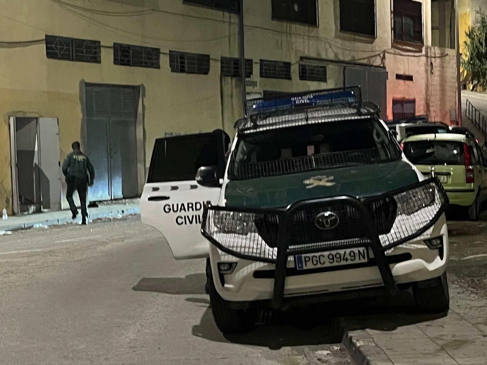 La Guardia Civil actua contra una ONG que repartía espray pimienta a los inmigrantes