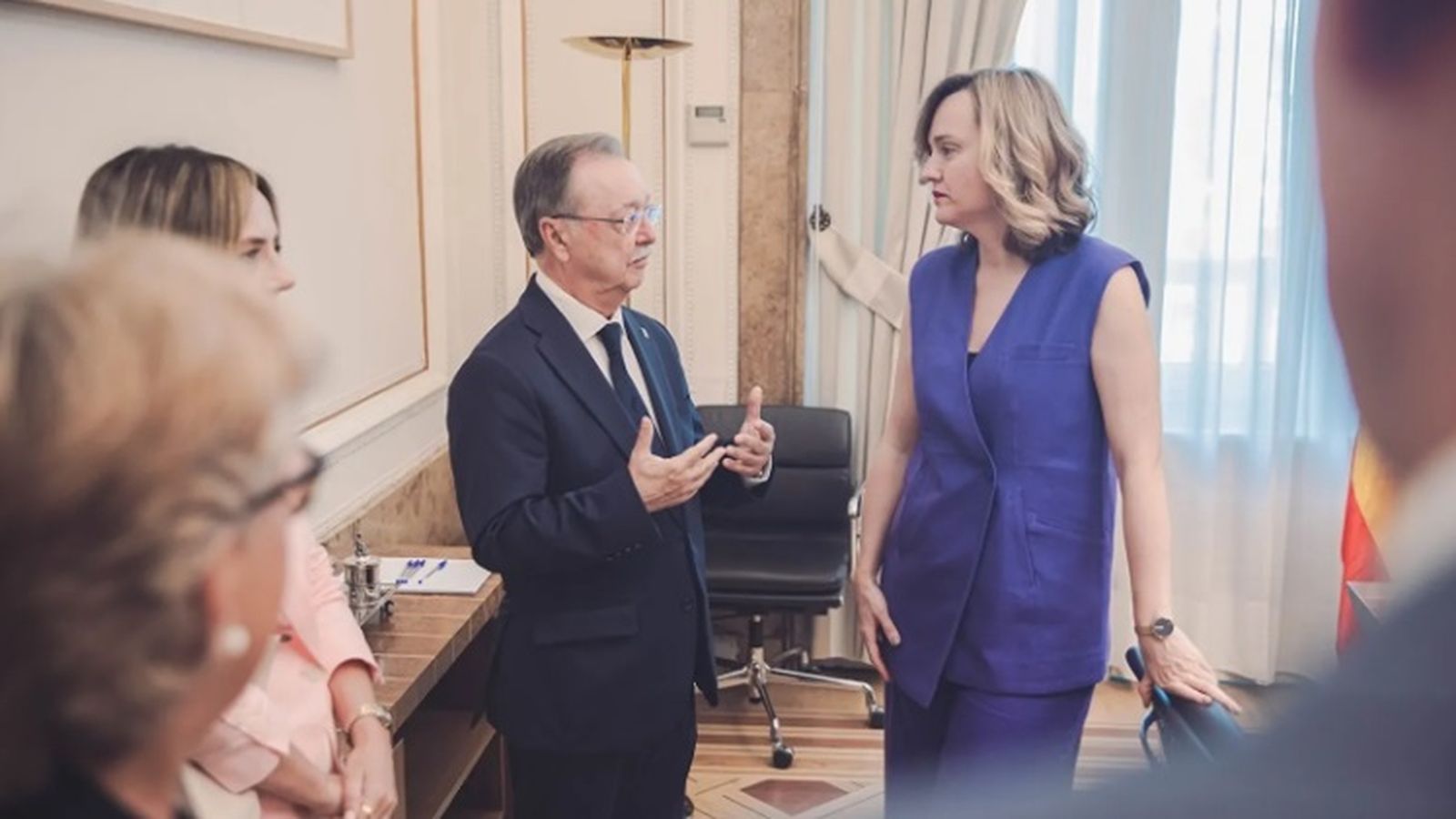 Vivas junto a la ministra Pilar Alegría en una imagen de archivo. Vivas junto a la ministra Pilar Alegría en una imagen de archivo.