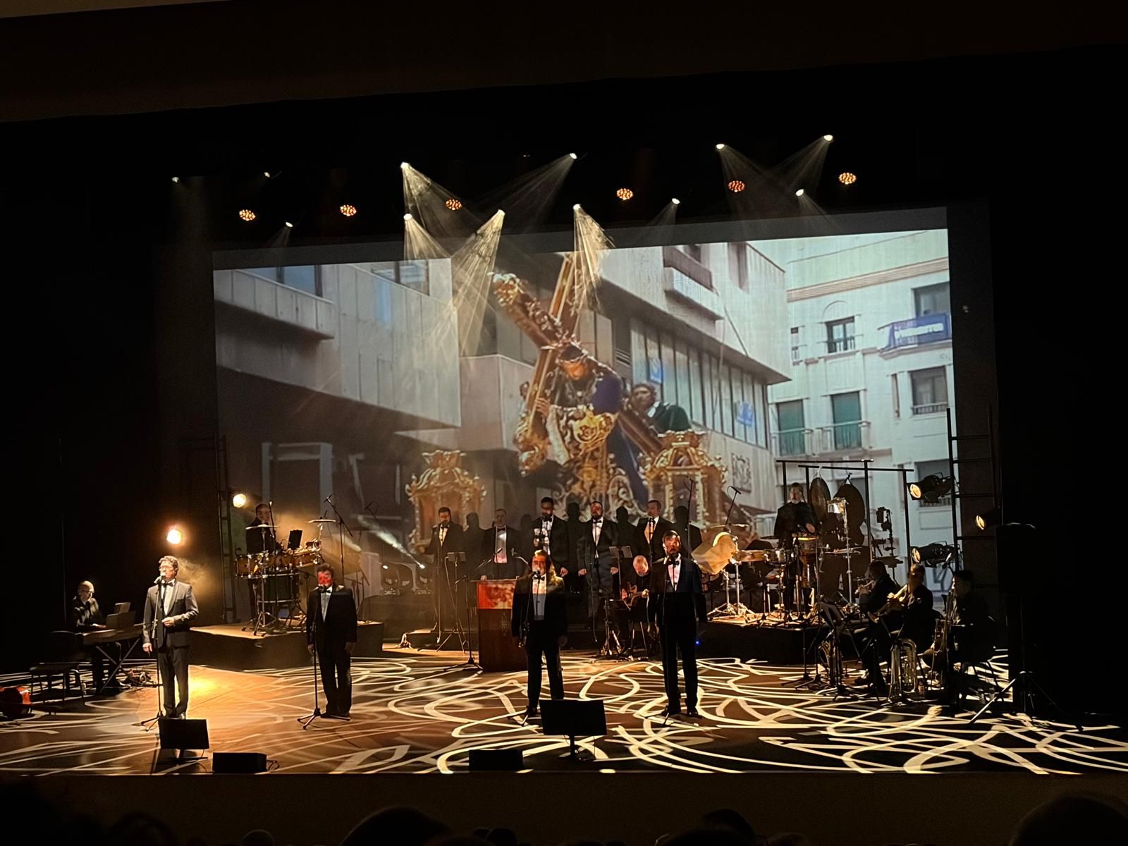 Cantores de Hispalis ponen el flamenco y la pasión de la Cuaresma a un Revellín repleto