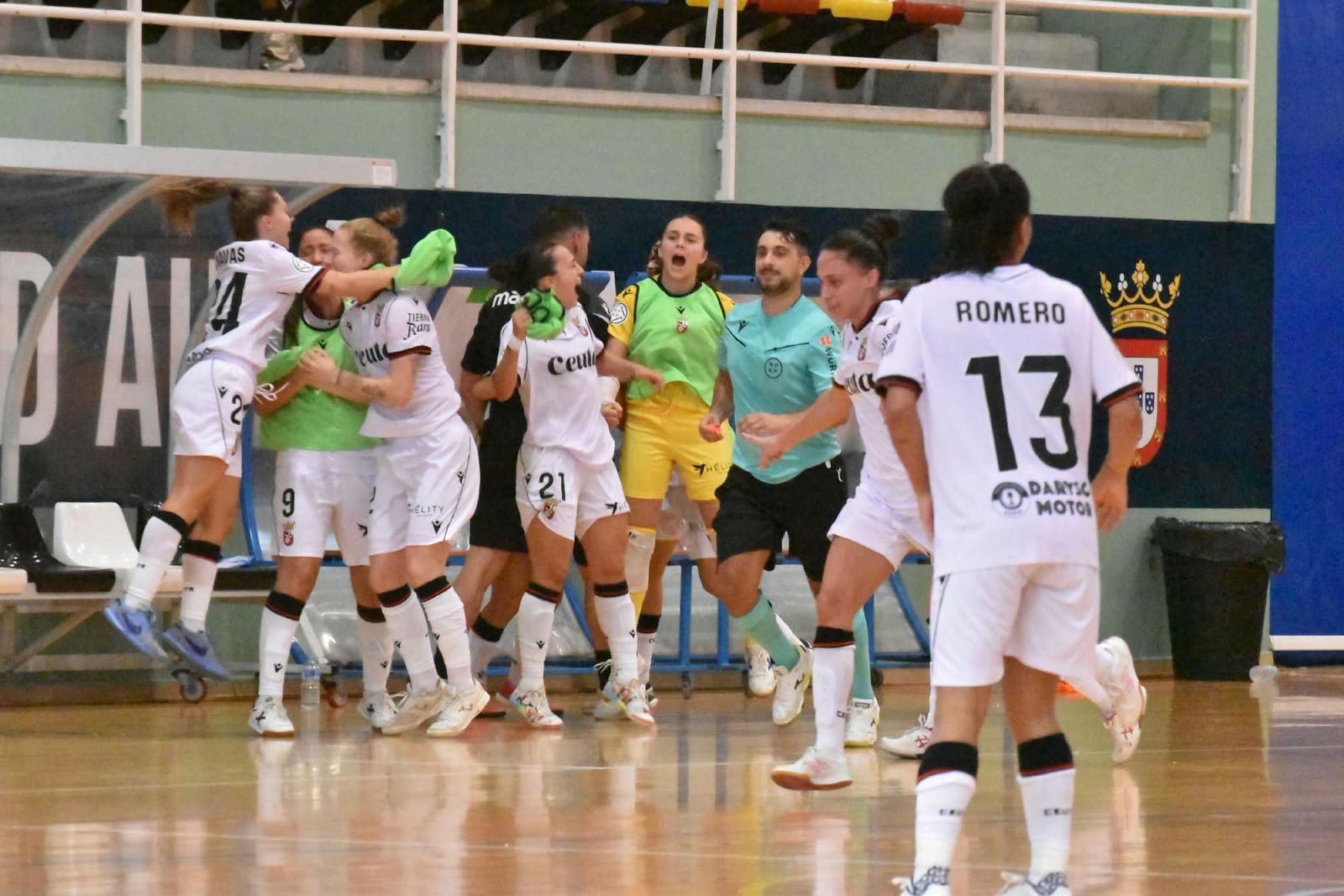 El Ceuta femenino deja escapar una merecida victoria en su debut en casa