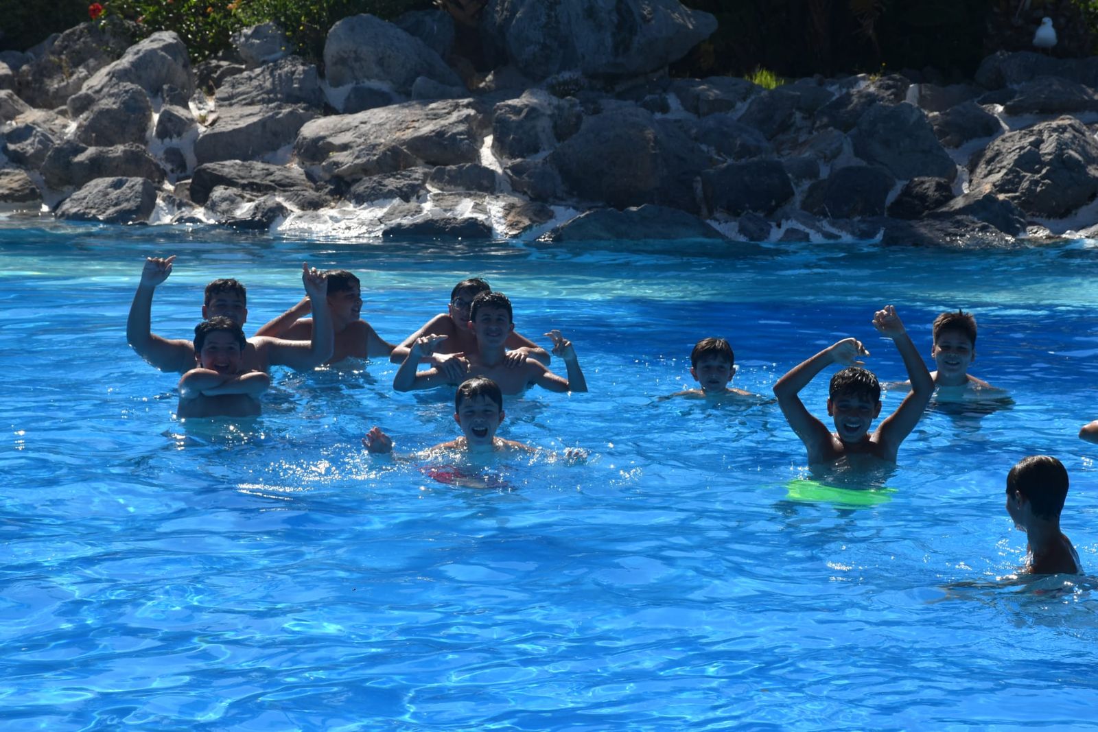 El Campus de Verano Emilio Cózar disfruta de una refrescante jornada en el Parque Marítimo