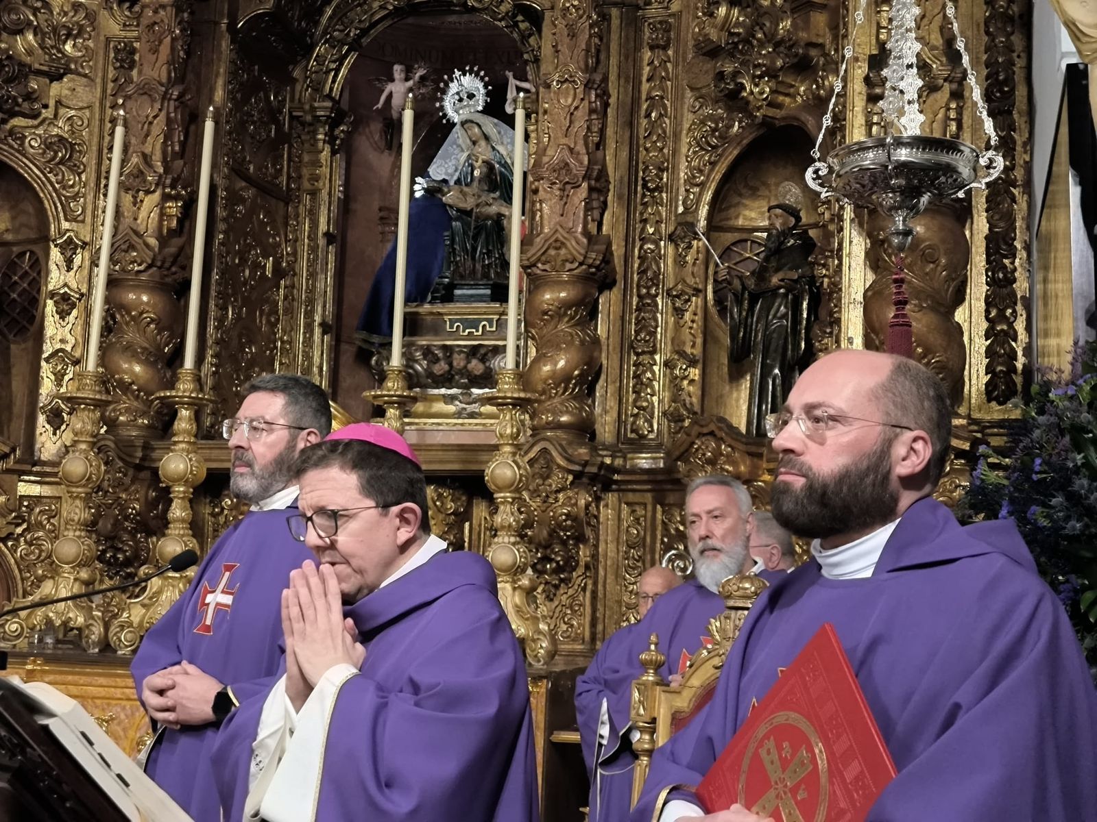 Una misa en la iglesia de África rinde memoria al capitán Álvaro García