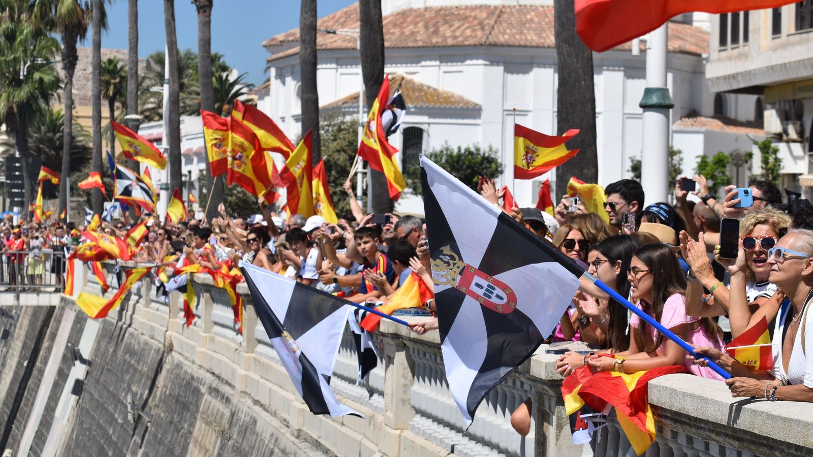 Ceutíes reciben a la Armada Solidaria