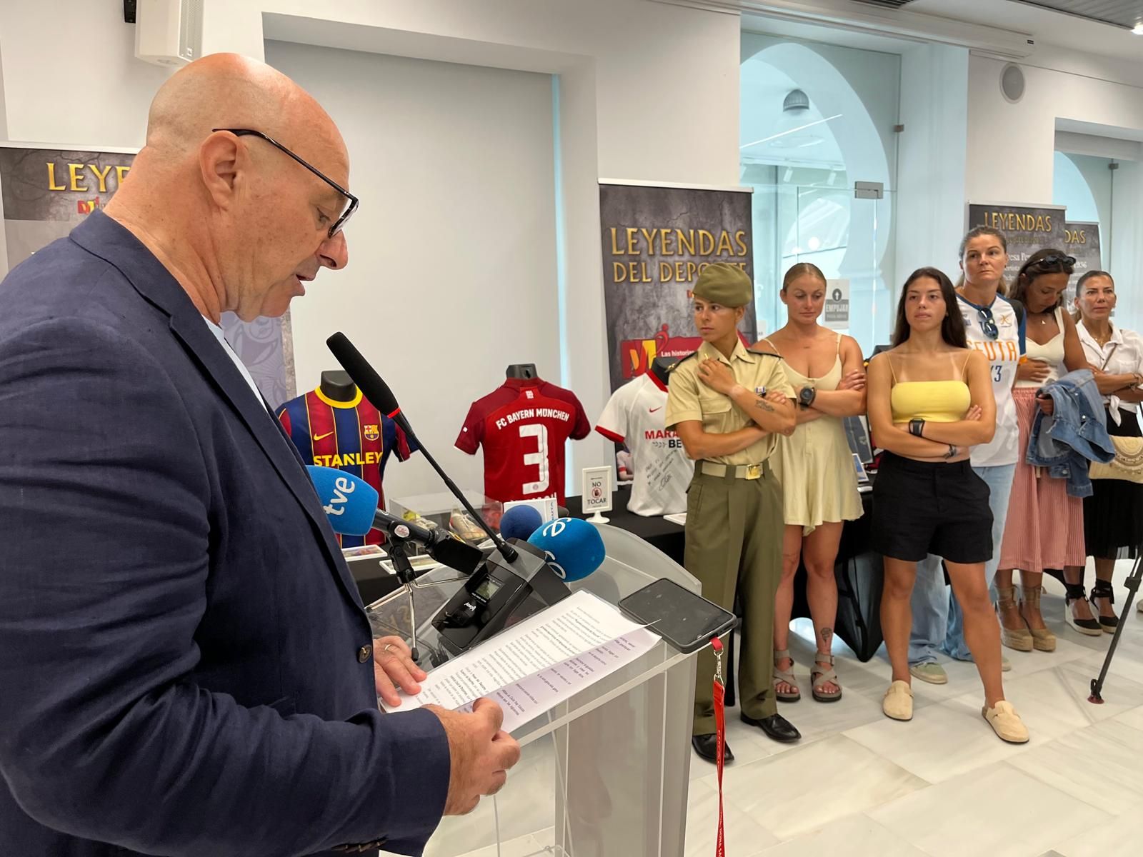 Éxito en la inauguración de la exposición ‘Leyendas del Deporte’ en el Ferrocarril