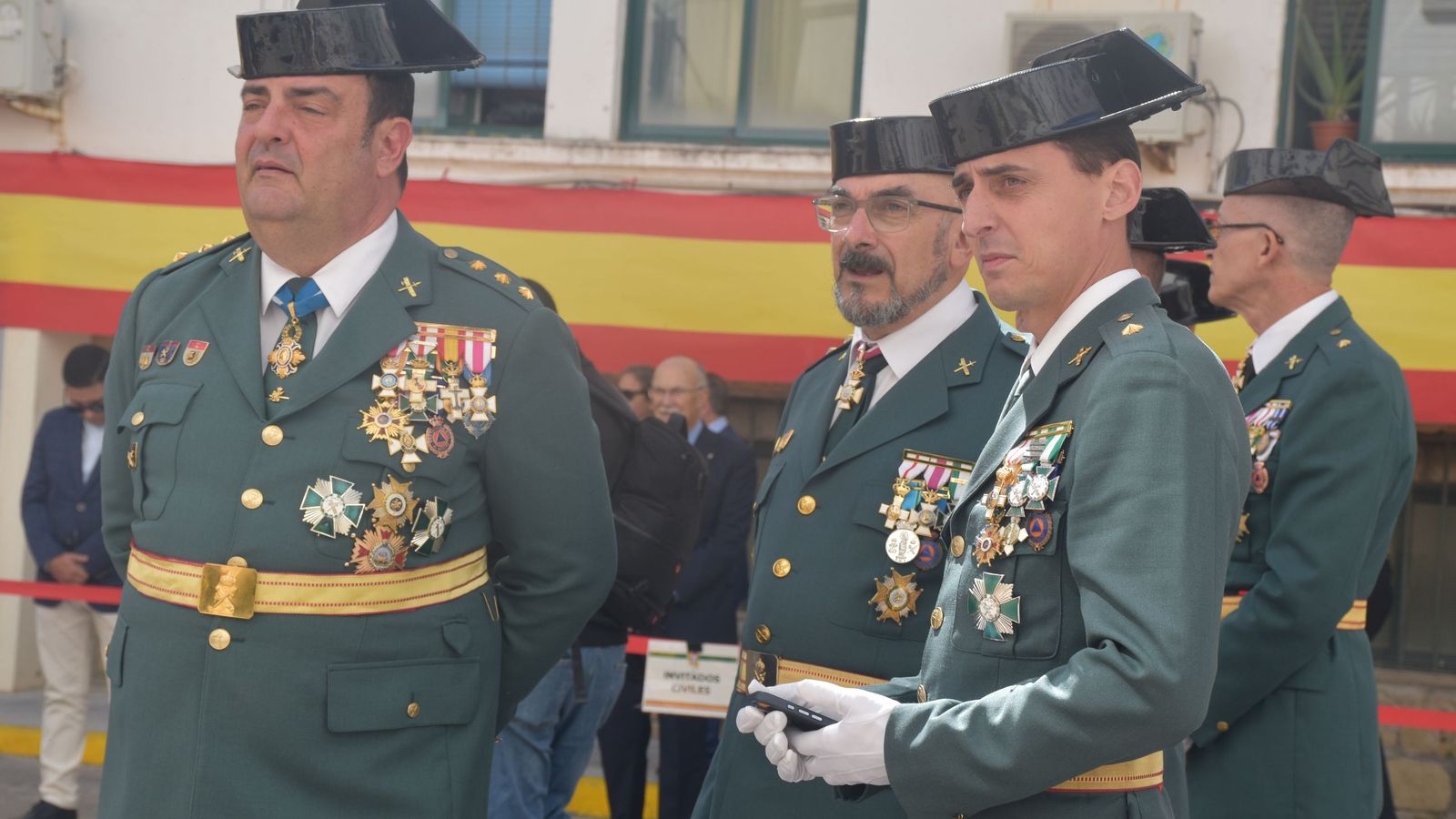 Jiménez junto a otros miembros de la Benemérita