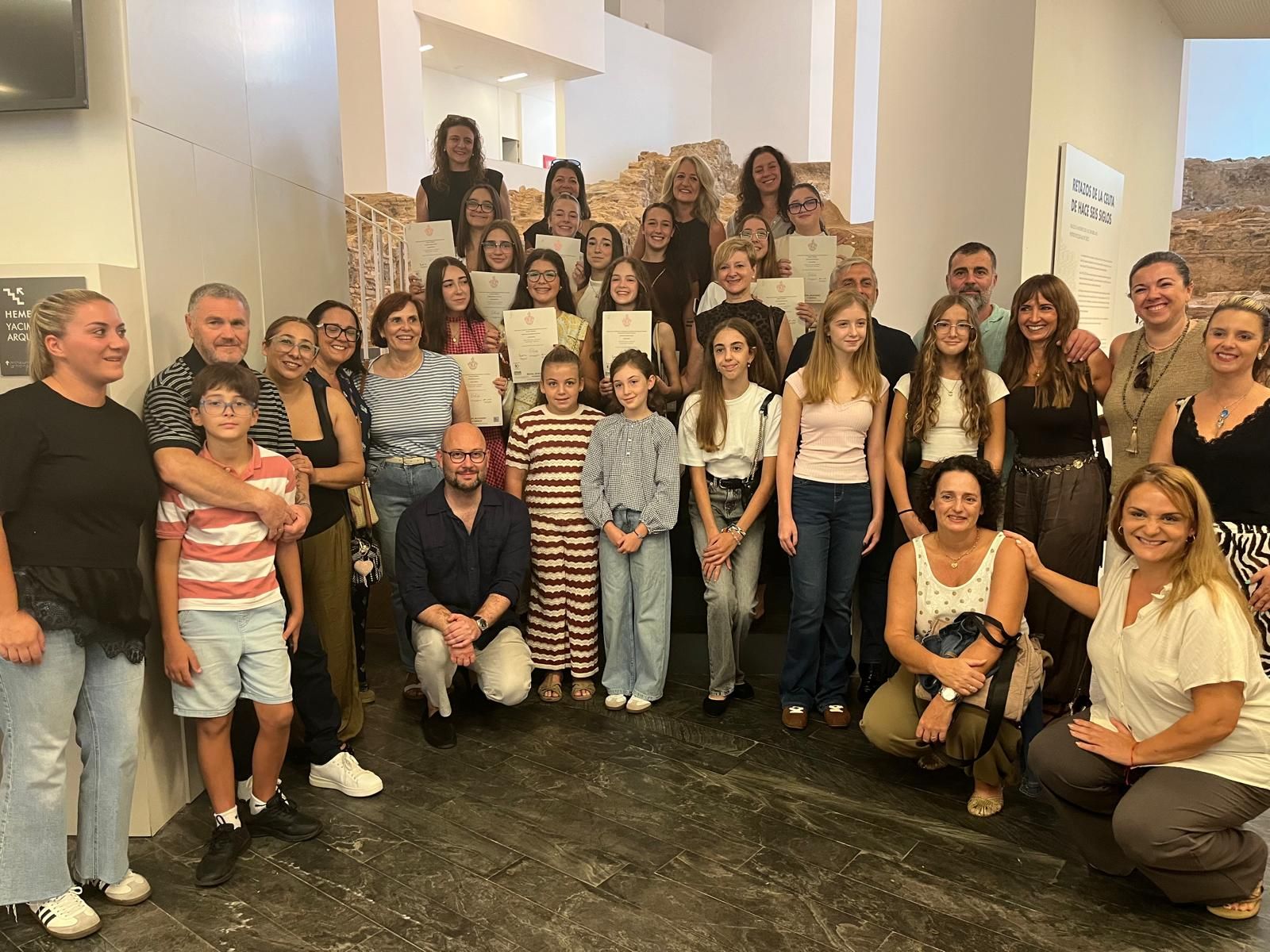 La Royal Academy of Dance entrega los diplomas a las alumnas de la Escuela de Rosa Founaud