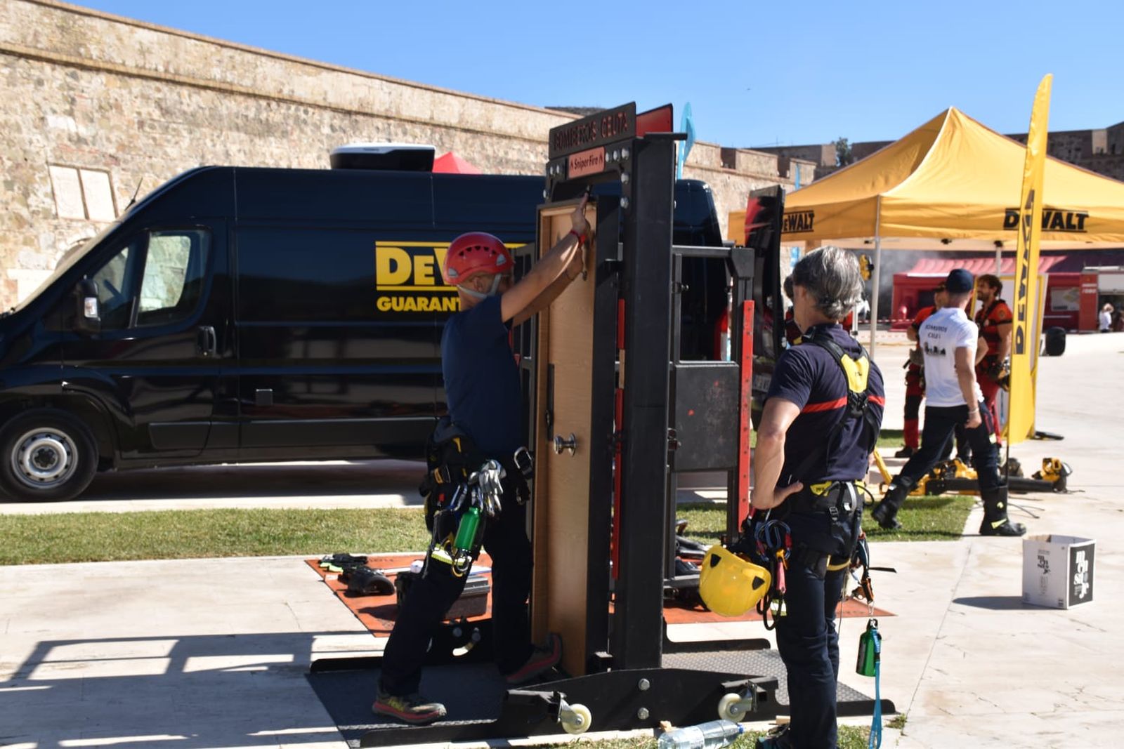 Bomberos de toda España protagonizan en Ceuta una jornada técnica y de formación práctica en rescates