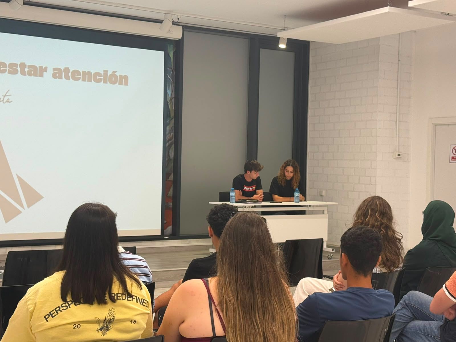 Imagen de la presentación en la biblioteca del Morro de Defiende Ceuta