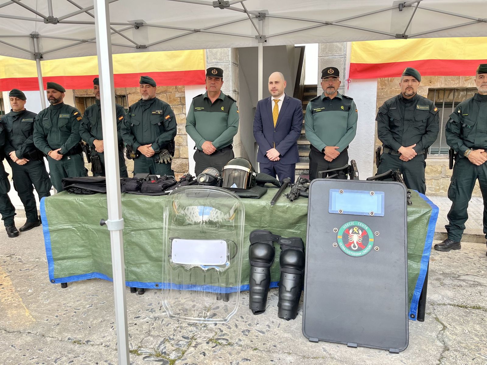 Fotografía de familia durante la presentación
