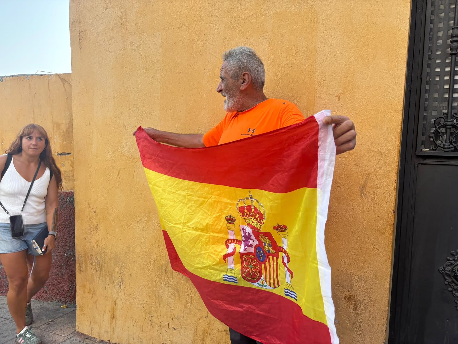“No nos mires, únete”: una pacífica pero discreta manifestación por la periferia