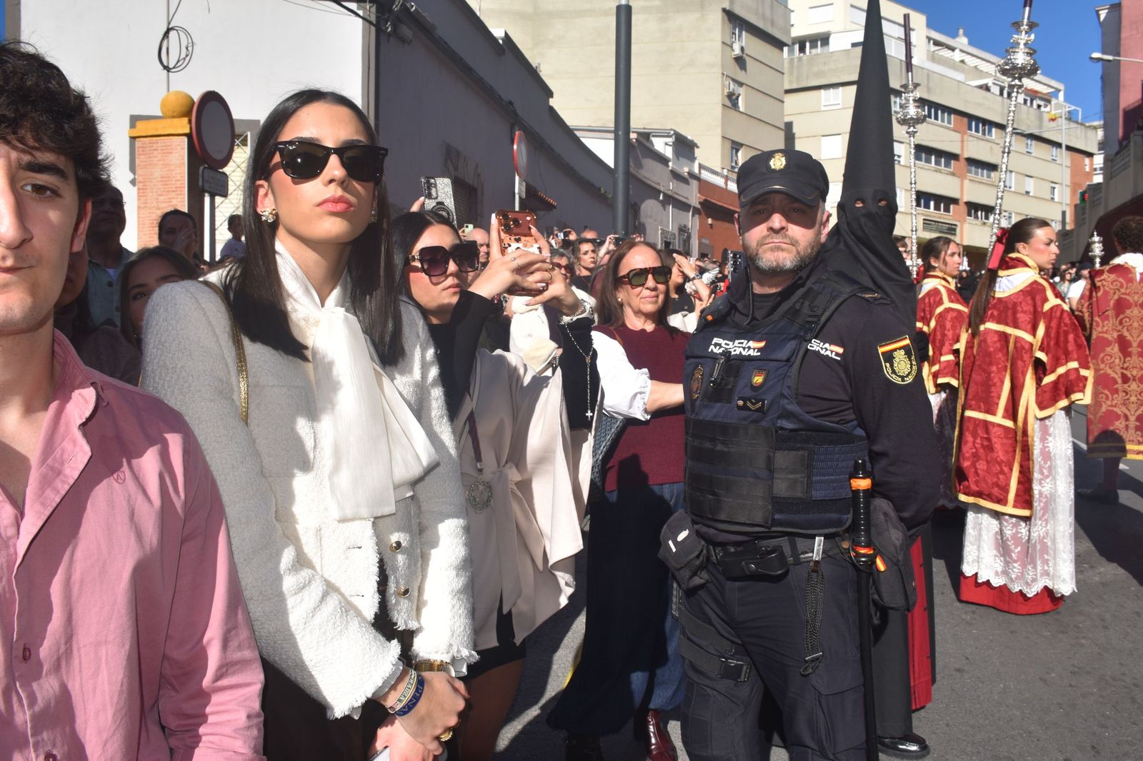 La Amargura: andares de barrio para un Miércoles Santo soleado