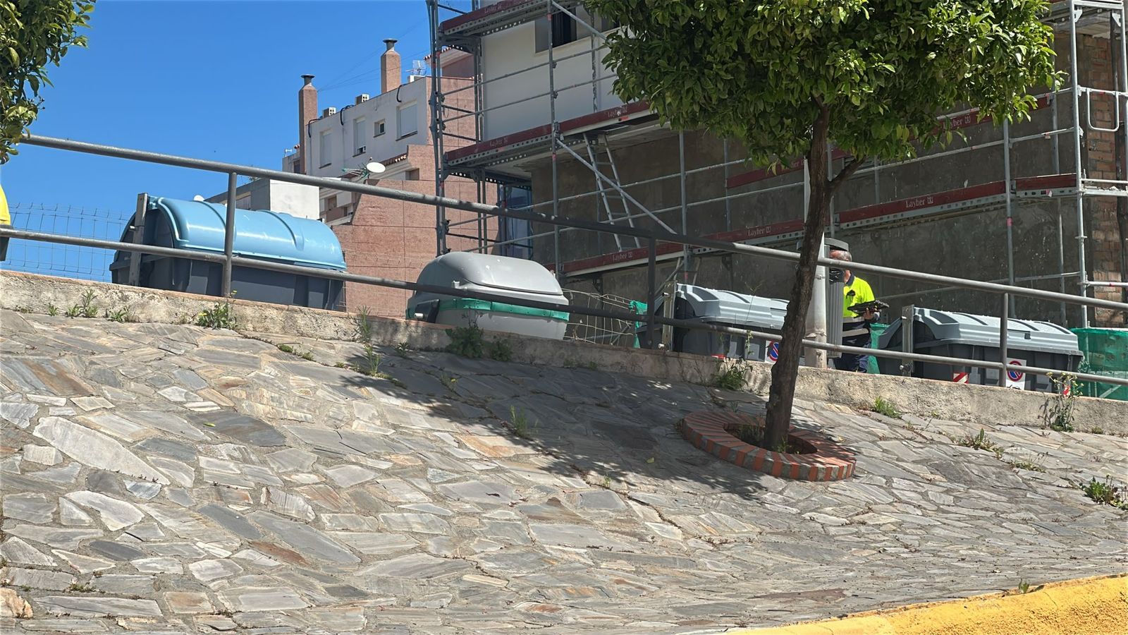 Operarios de Servilimpce, trabajando en la mañana de este lunes en San Daniel