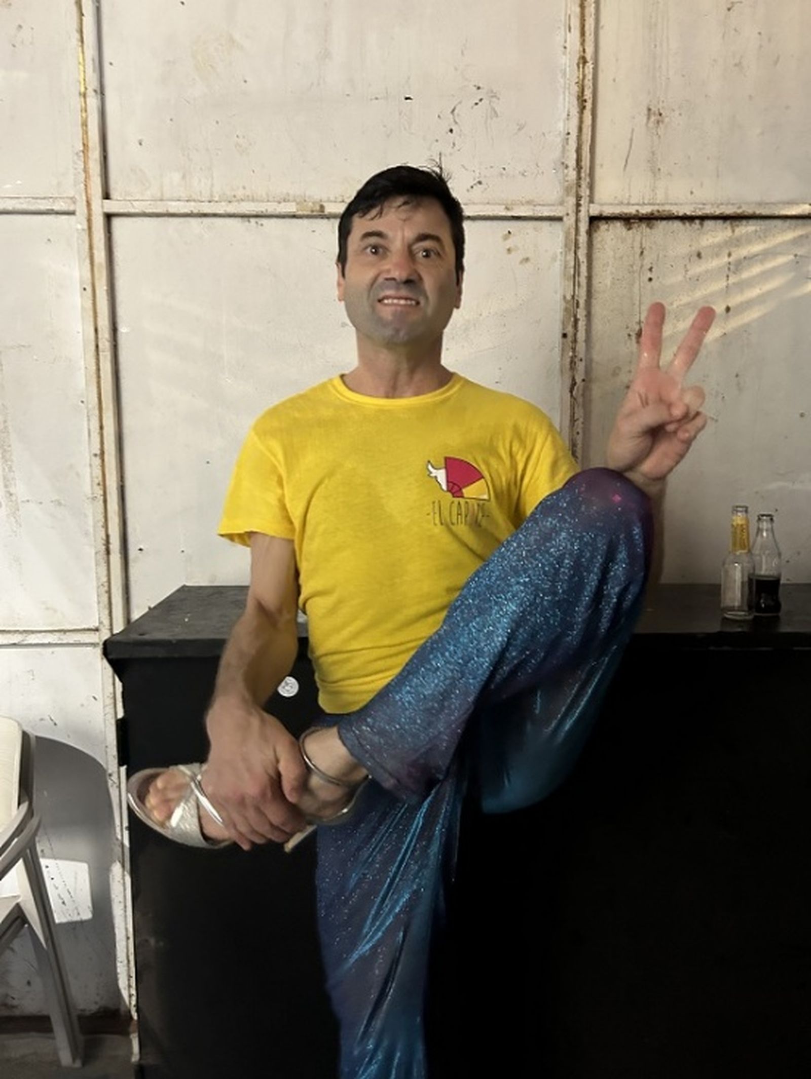 Manuel conversa con El Pueblo en su camerino improvisado / FOTO G.S