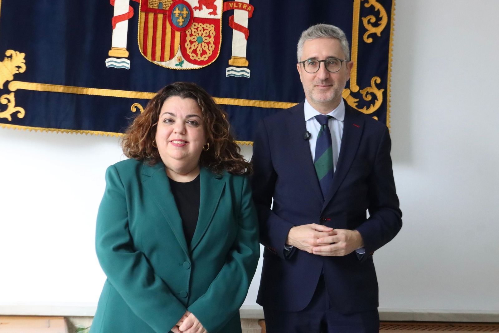 El secretario de Estado de Política Territorial, Arcadi España, junto a la delegada del Gobierno, Cristina Pérez.