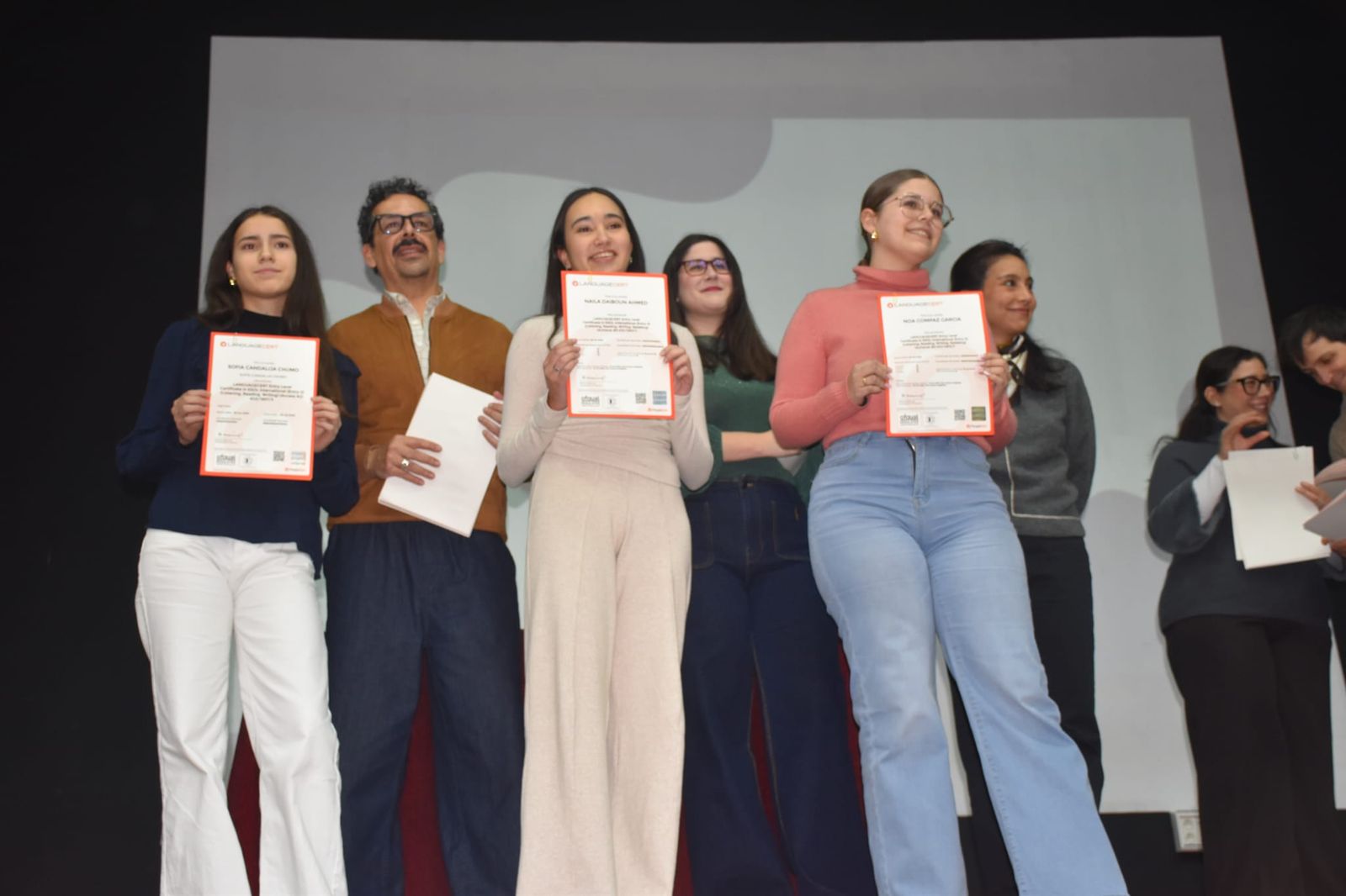 Las academias Art Factory y Big Ben entregan los certificados de inglés a su alumnado