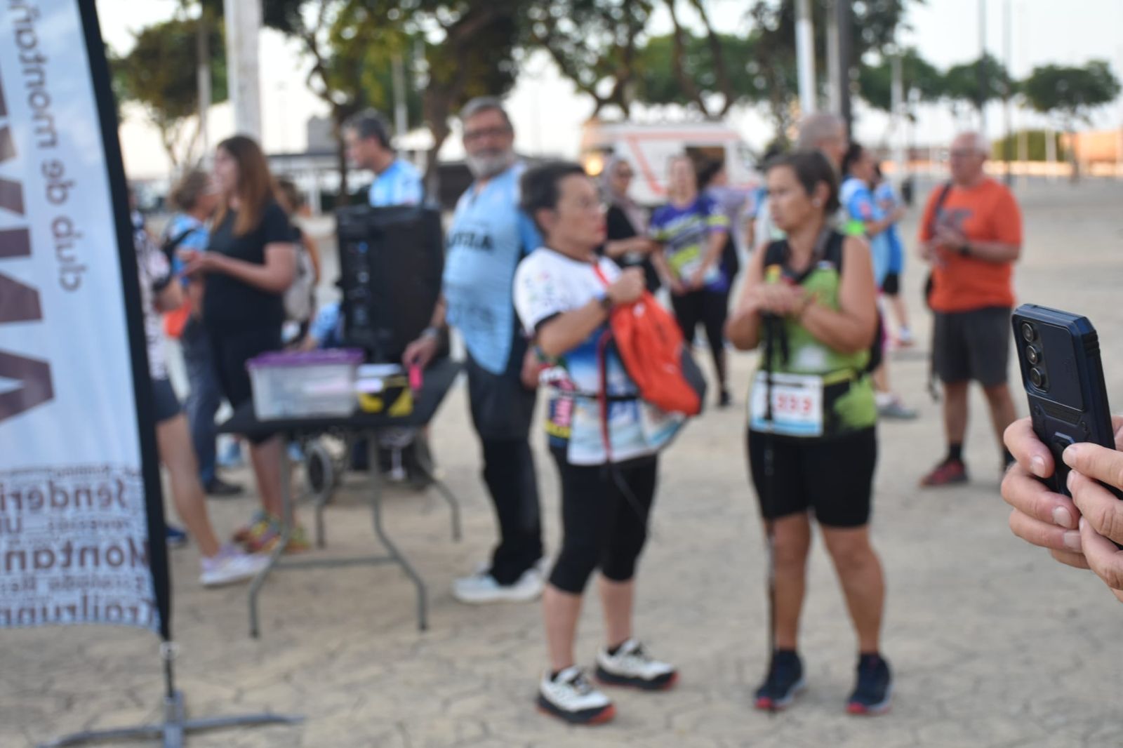 Decenas de senderistas llenan de luz y deporte la XVIII Marcha Nocturna Familiar de Ceuta
