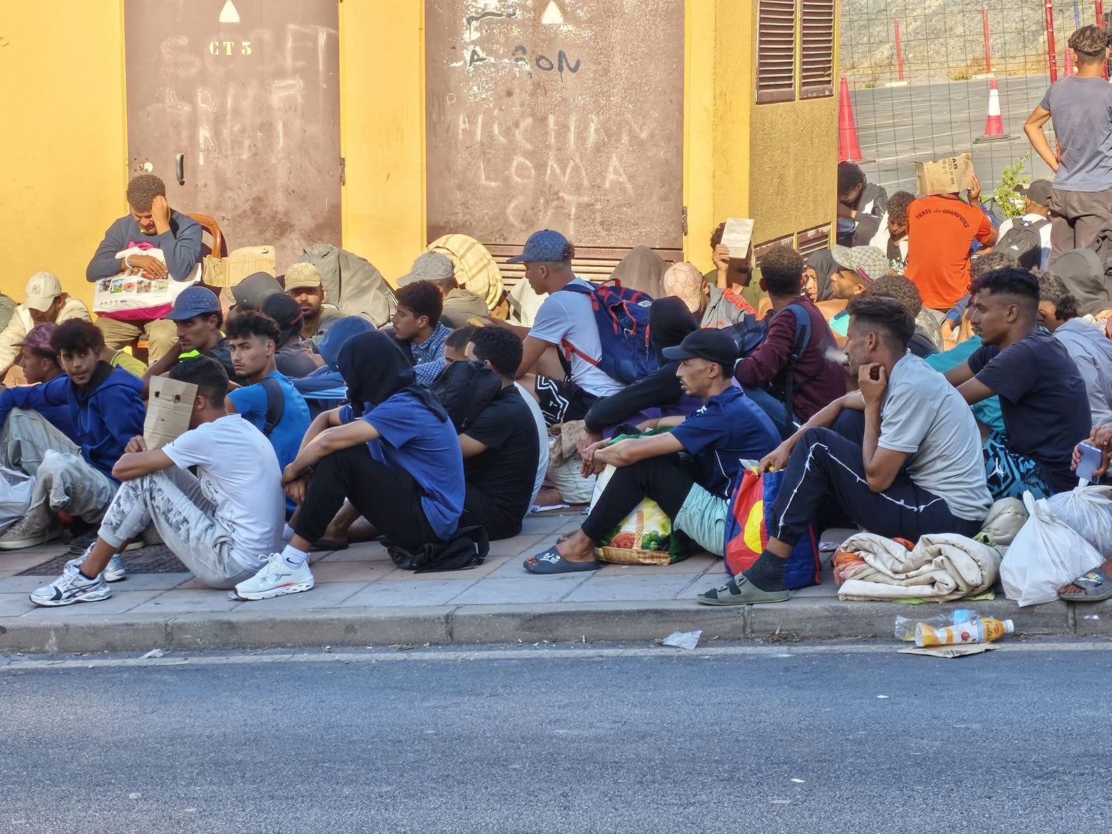 Migrantes a las puertas del embolsamieto de Loma Colmenar
