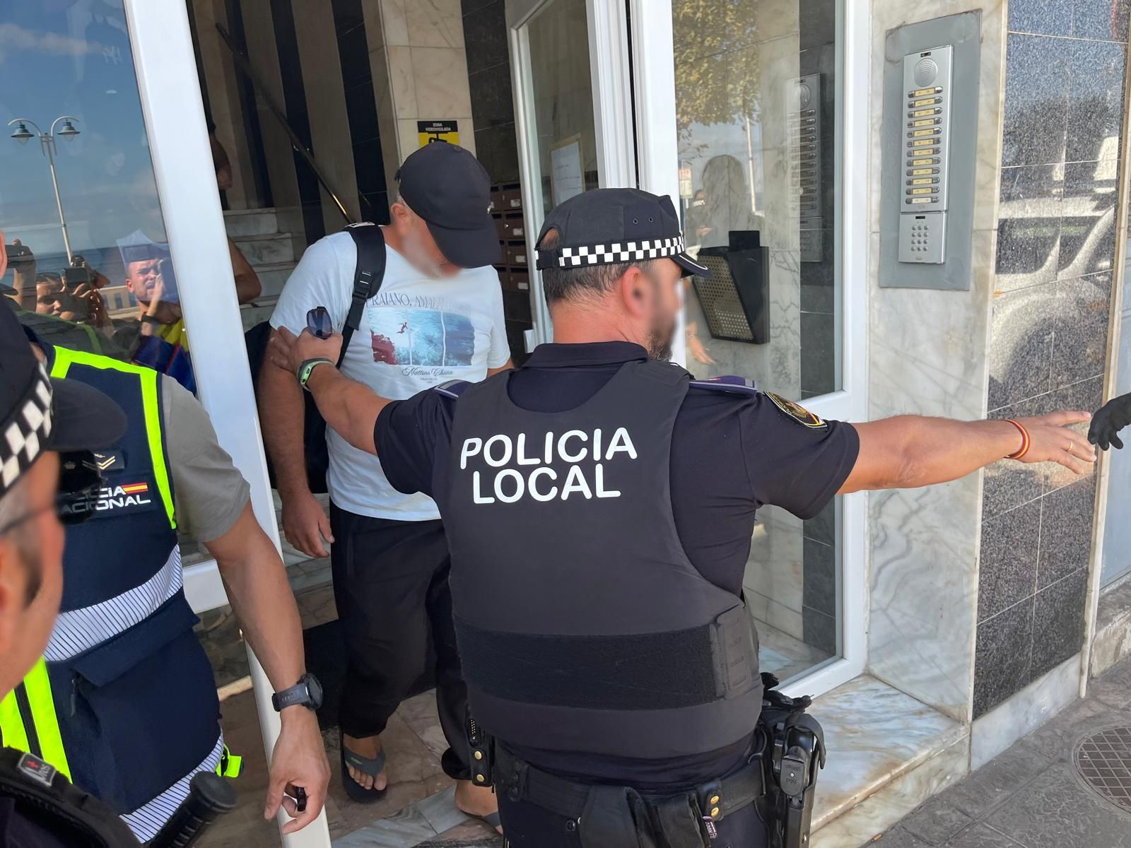 Momento de la intervención policial