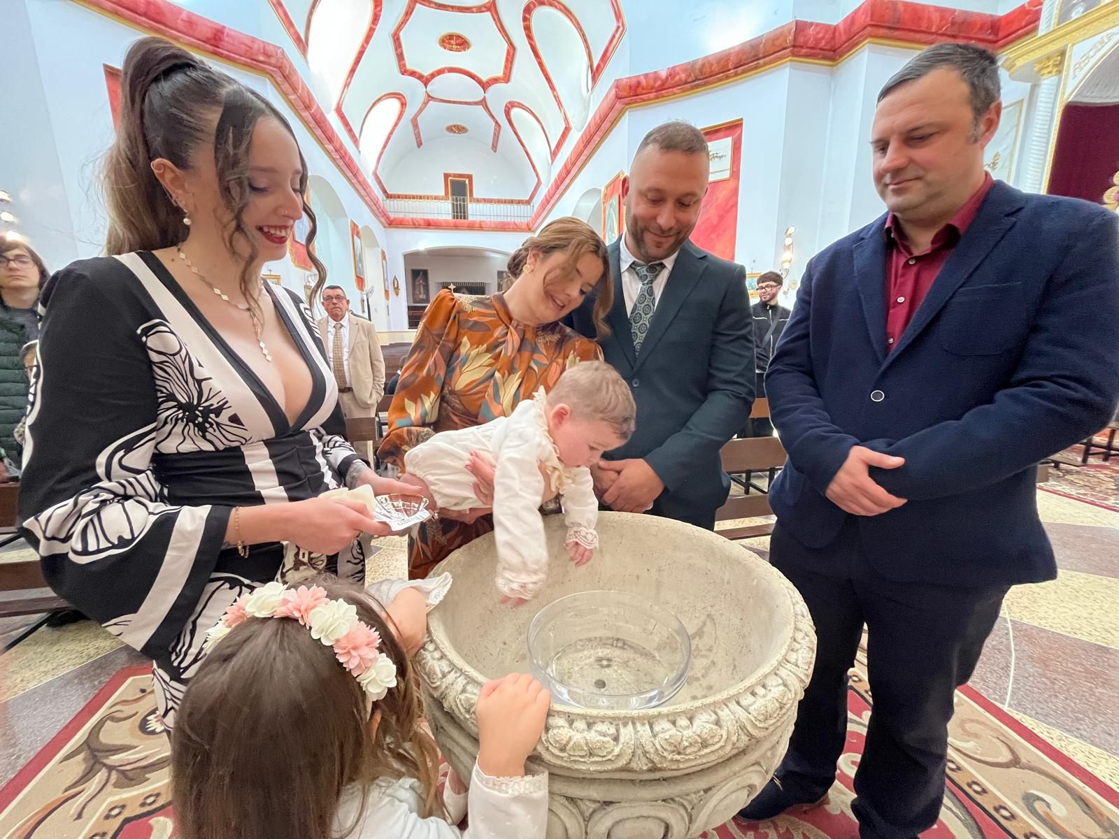 Tiago recibe el Sacramento del Bautismo en Santa Teresa
