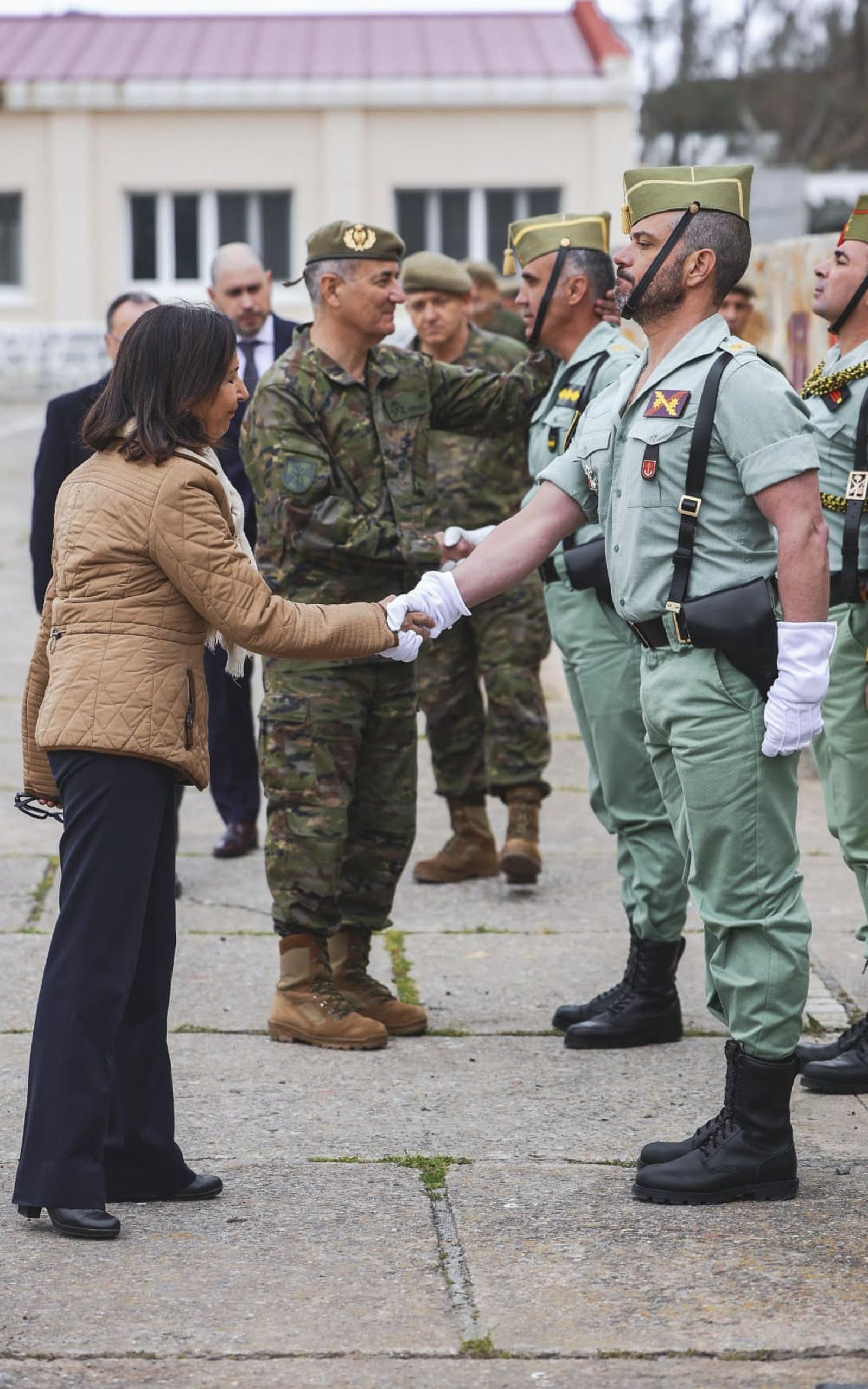 La Ministra de Defensa homenajea al capitán ceutí fallecido en Adamuz