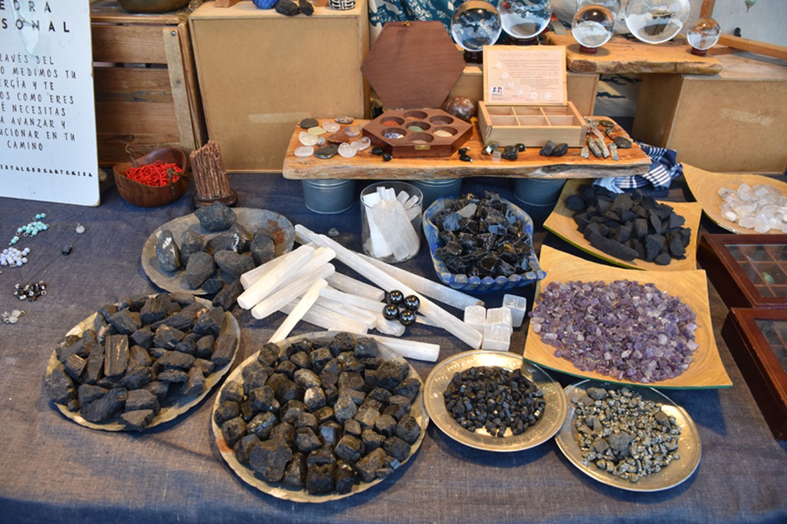 Puesto esotérico de Ana Verdú. / FOTO NICOL'S